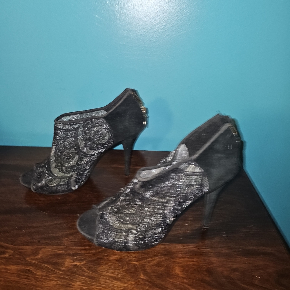 Heels - Picture 4 of 4